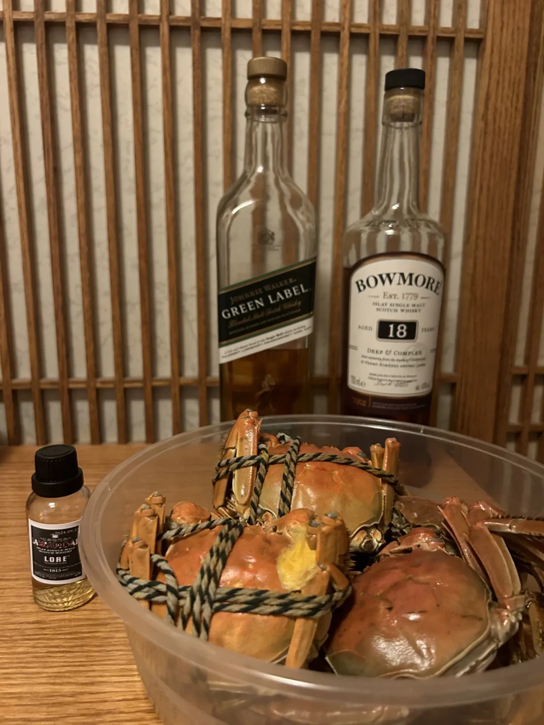 别只盯着温黄酒了,本季大闸蟹配波摩轻泥煤,三口就懂什么叫“神仙搭配”