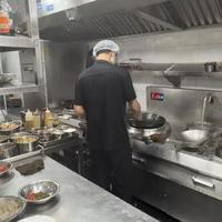 那家“炒菜录音”的店可能被冤枉了，但你信的锅气已经塌了