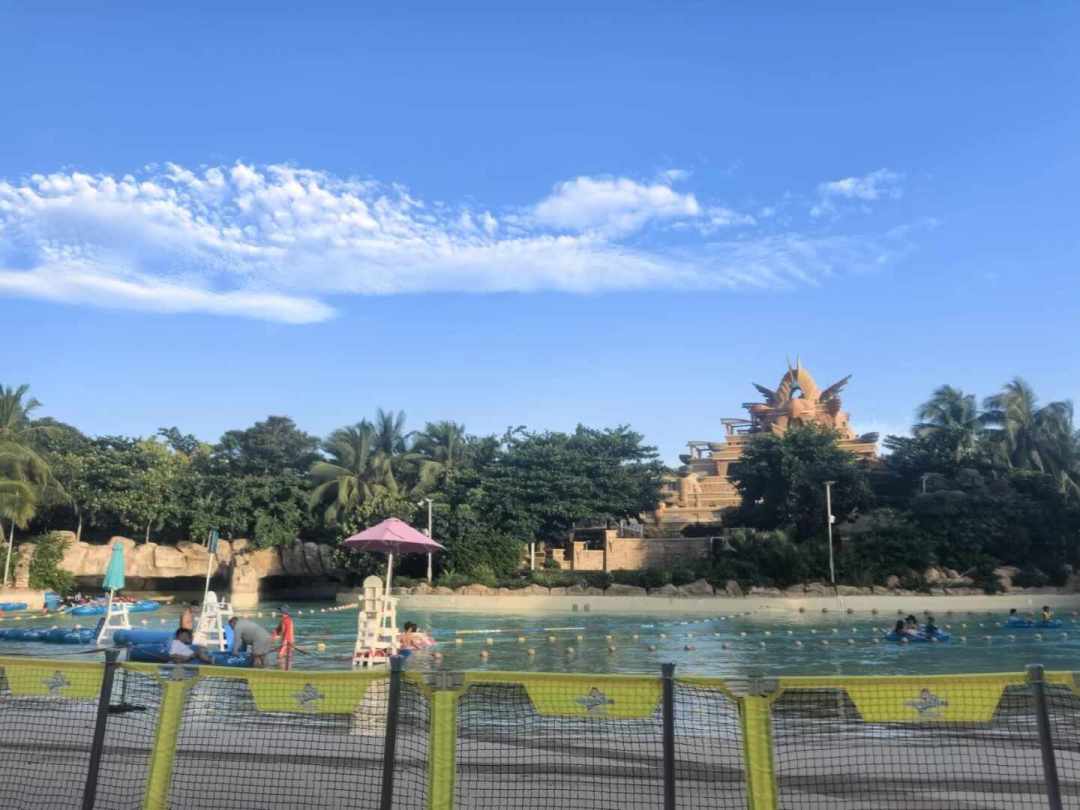 亚特兰蒂斯淡季房价腰斩，带娃该冲还是再等