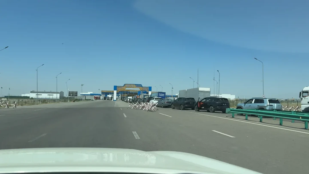 人免签不等于车免手续：中哈跨境自驾出发前，先核完这4件事