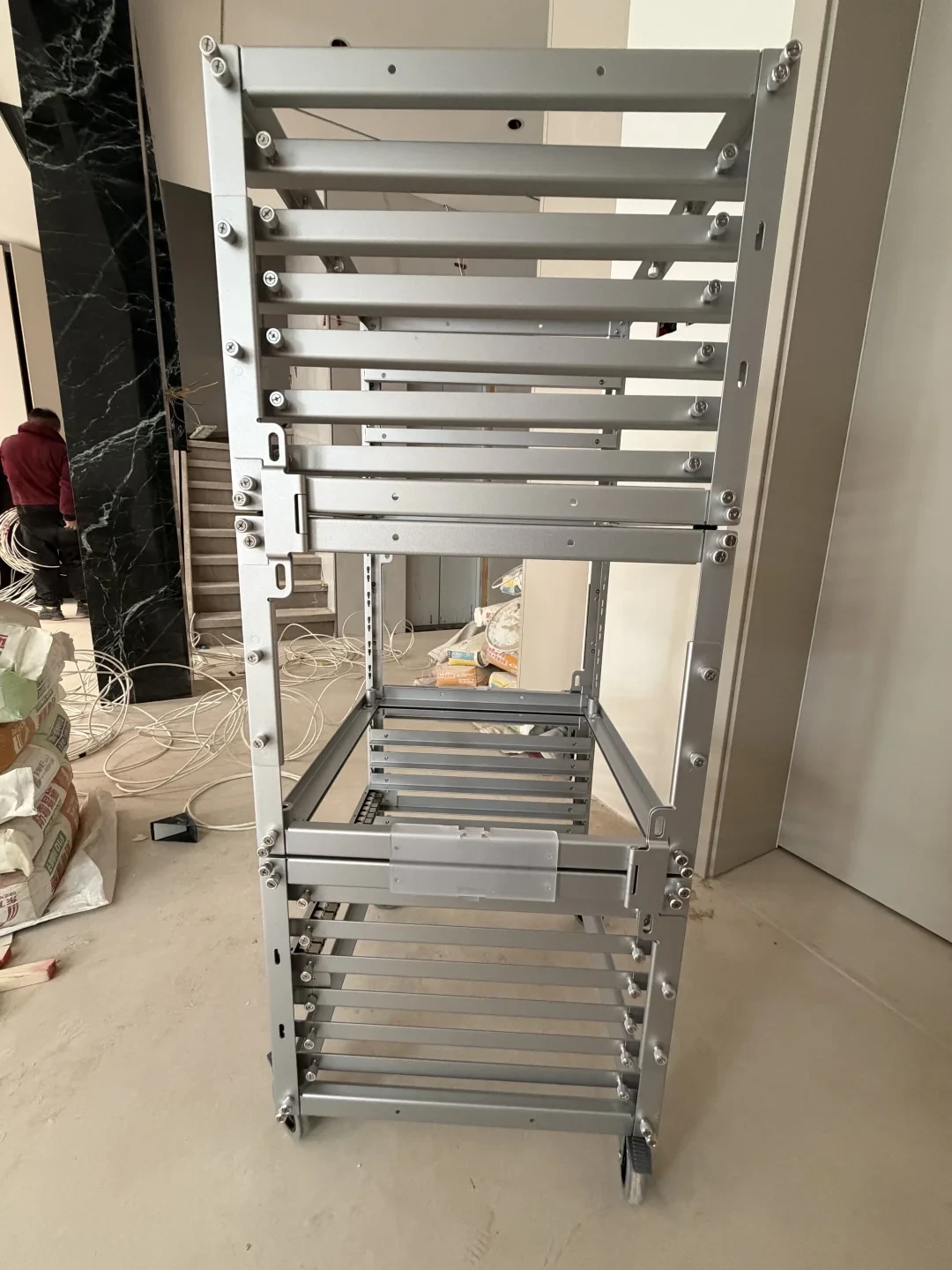 UniFi装进新房，第一笔钱不是路由器：弱电箱、风道和备用线，封板前不定死就得返工