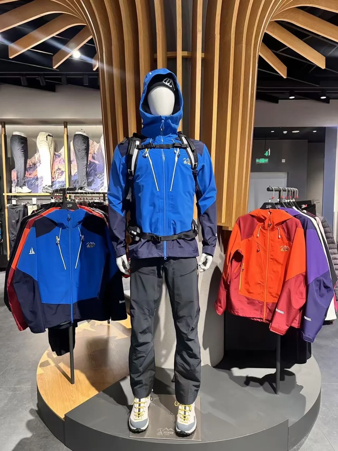 被叫“始祖鸟平替”,奥索卡到底占了什么便宜、吃了什么亏