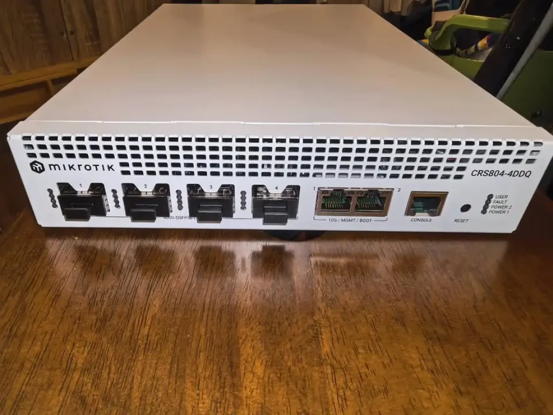 实测千元级400G交换机：芯片正经、功耗60W，劝退点在光模块和风扇