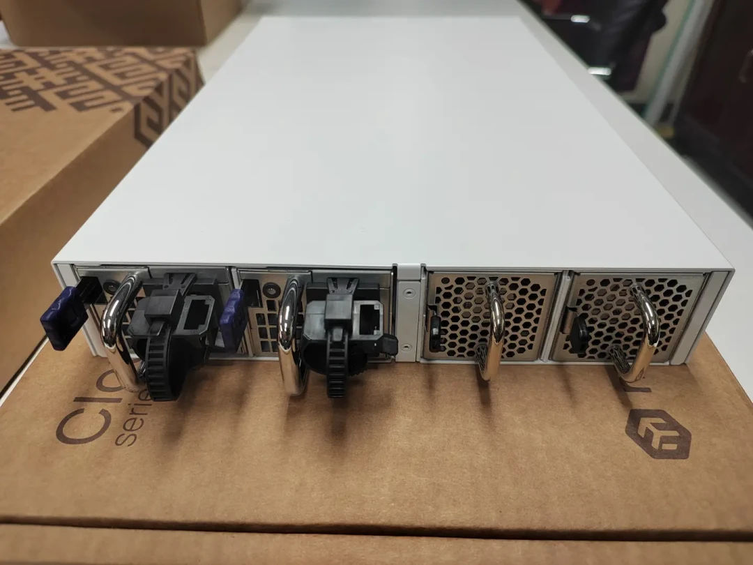 实测千元级400G交换机：芯片正经、功耗60W，劝退点在光模块和风扇