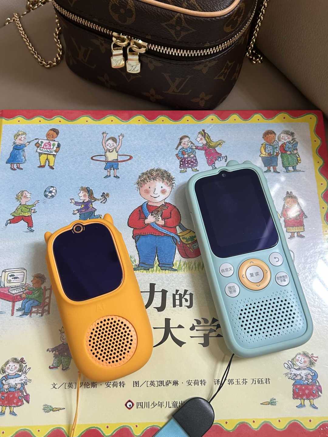 别急着签收牛听听或倾听者:摆完20多篇跨品牌帖和1500多条评论,分水岭就一句话——往后三年谁给娃喂音频