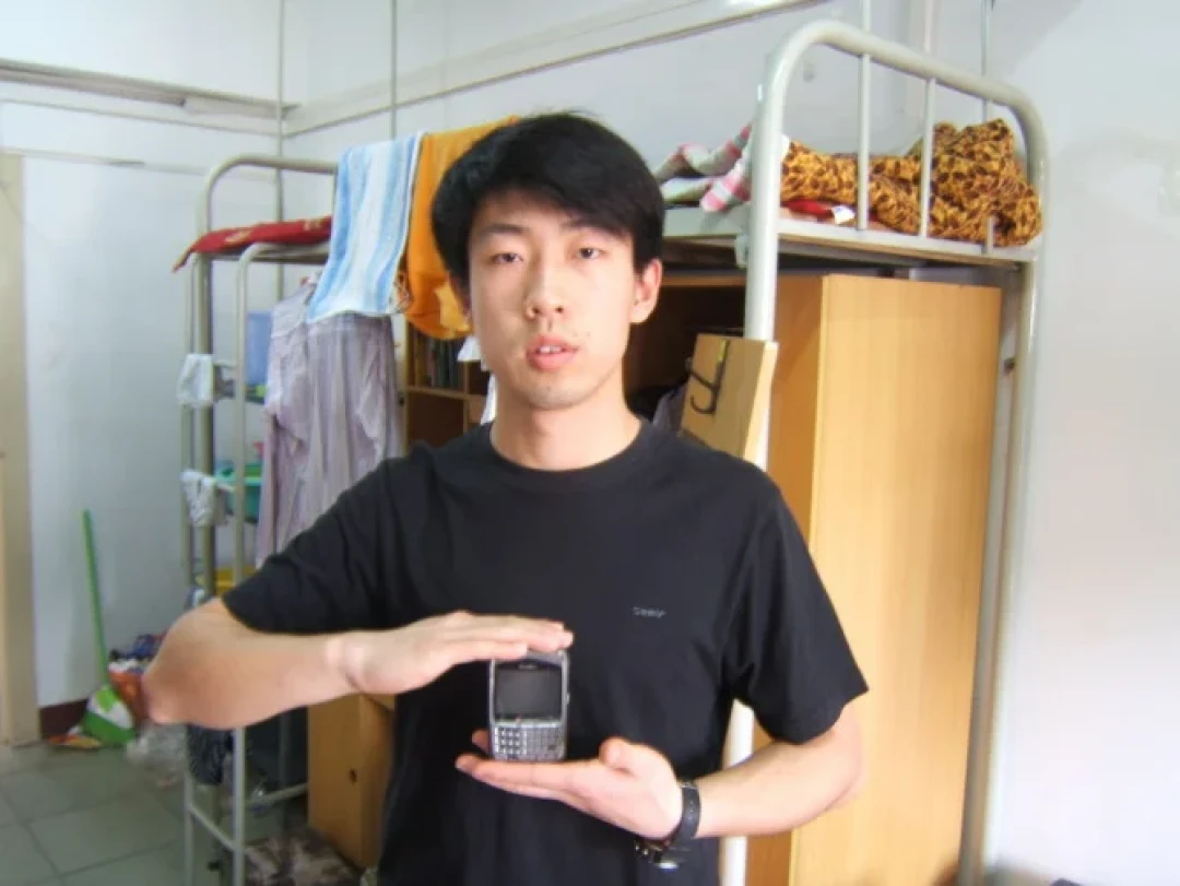 黑莓没死,只是不再做你手里那台手机:2.75亿辆车藏着它的续命钱,等官翻的莓友先看完这笔账