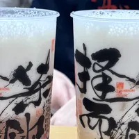 黄油啤酒转岗茶颜的48小时：一半人喊“就这点量”，一半人把泡沫喝干