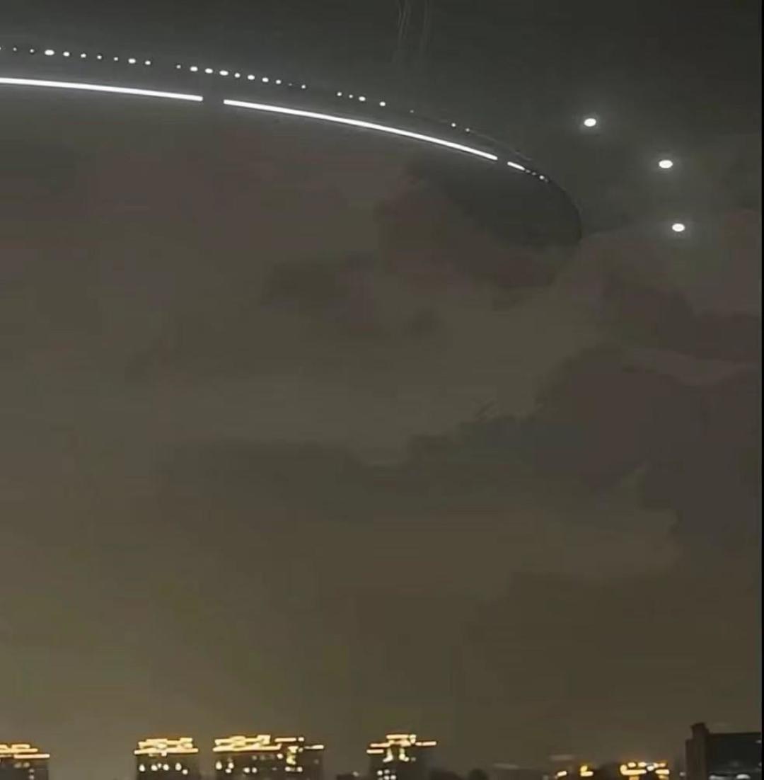 格鲁什又爆了:我把他三年的爆料排成一张台账——场面越换越随意,故事越讲越大,证据一步没挪