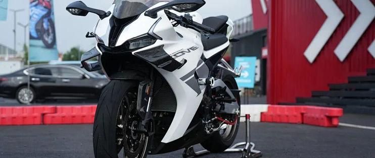 650RR的“新手模式”锁得住124匹马力，锁不住188公斤和后面那几笔账