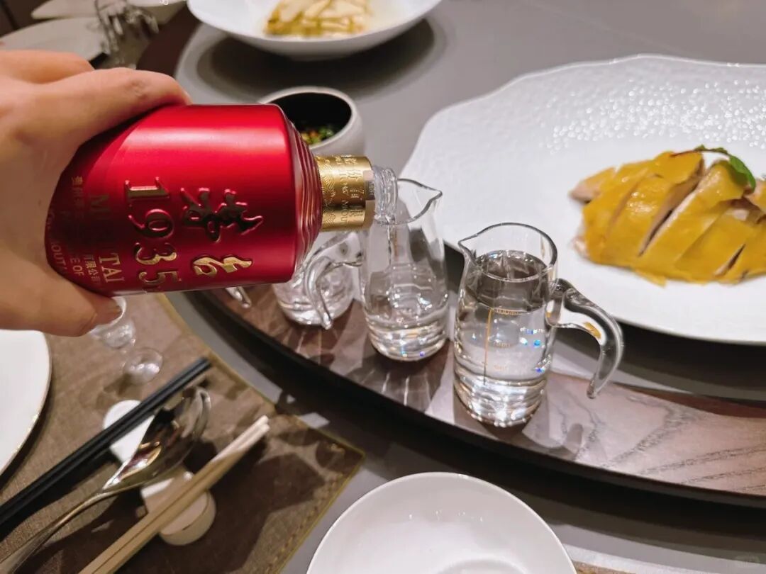 茅台1935倒酒实拍