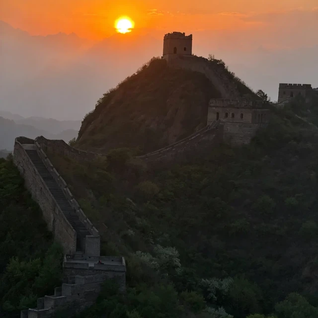 今天雾锁了金山岭，明天他们说大晴天：霜降前最后一场长城云海，可能就在这个周日上午