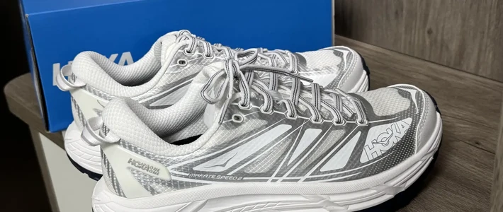 为啥今年走到哪儿都是HOKA？签了明星、跑了武夷，还在开店
