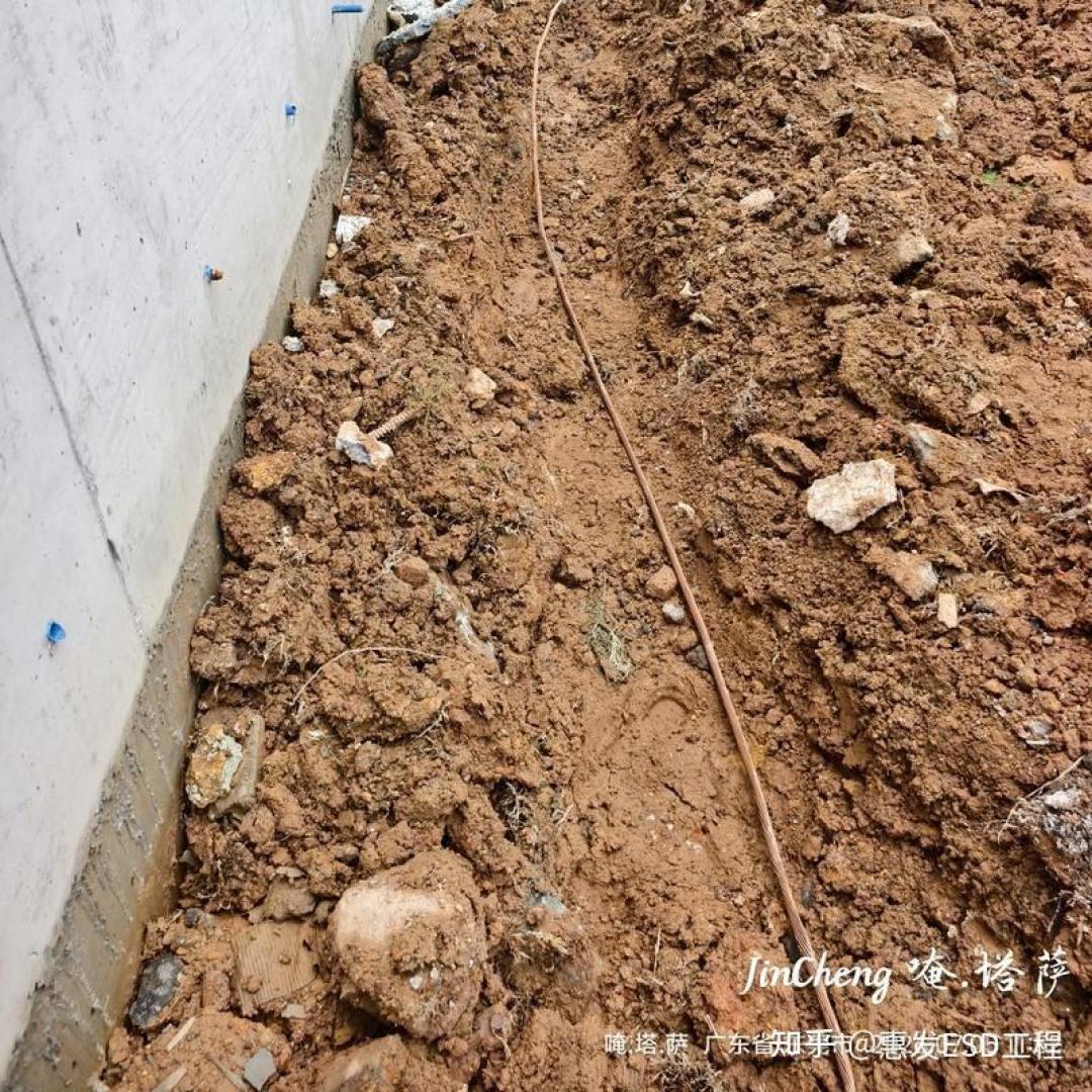 烙铁头量出200V：
