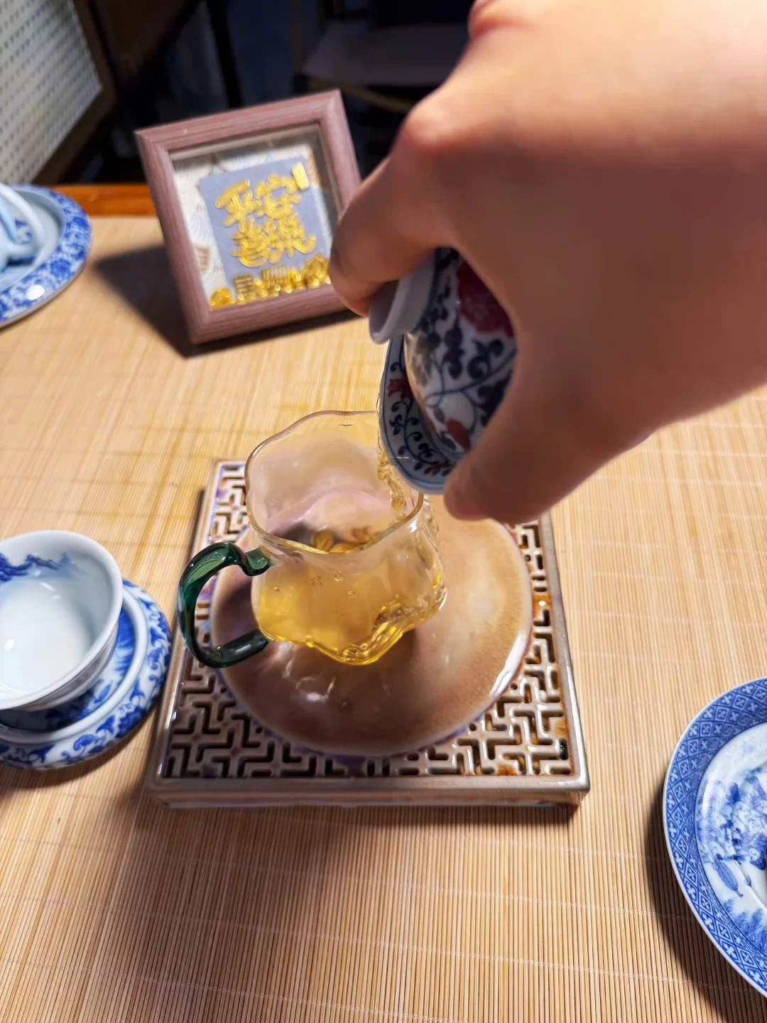 在家泡茶总比店里差一口气?扒了全网近百篇冲泡讨论,差距真不在手艺,在这4个变量