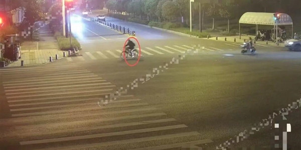男子偷自行车不能上地铁 花4小时硬骑42公里回家：刚洗完车就被抓
