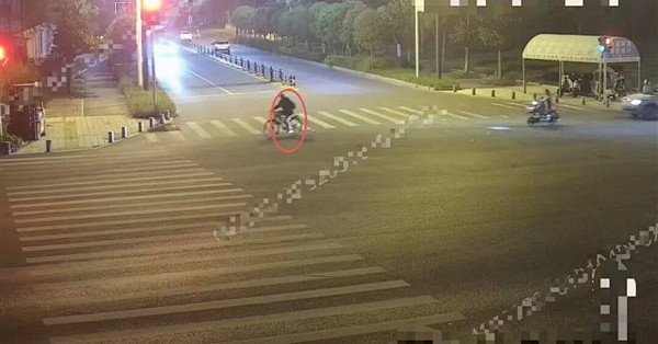 男子偷自行车不能上地铁 花4小时硬骑42公里回家：刚洗完车就被抓