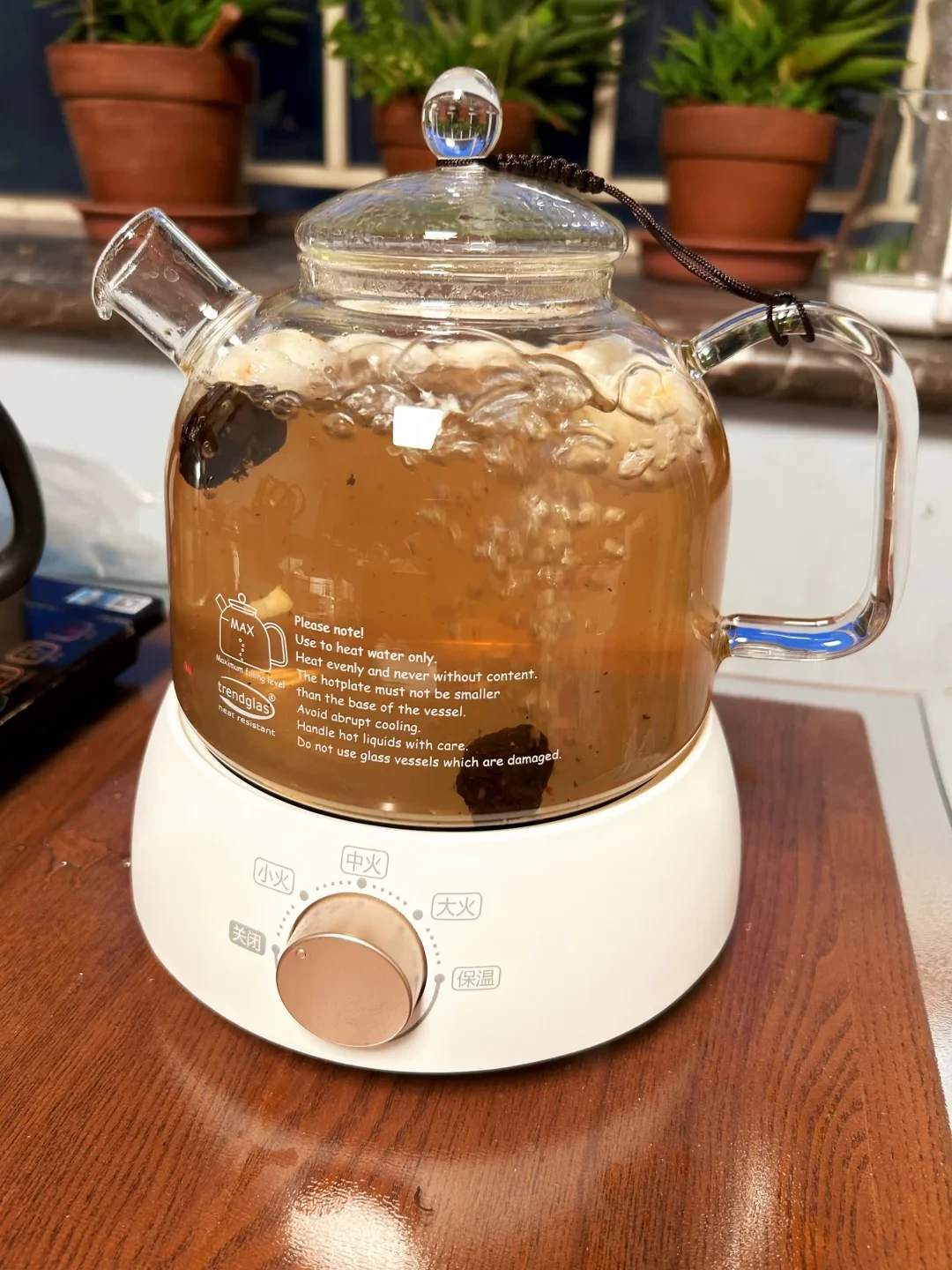 围炉煮茶又翻红,先别急着花钱:哪些茶该煮、哪些该泡,一篇分清