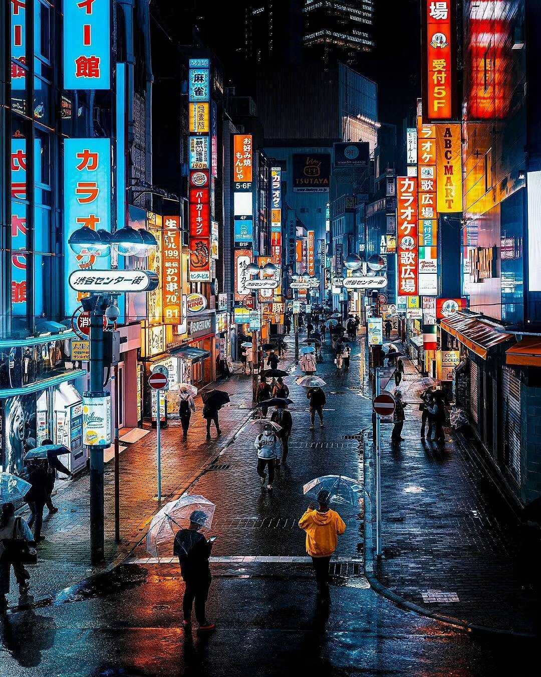 红裙奶奶穿过那束光时,你还在低头拧参数:街拍拼的是不用脑的设置