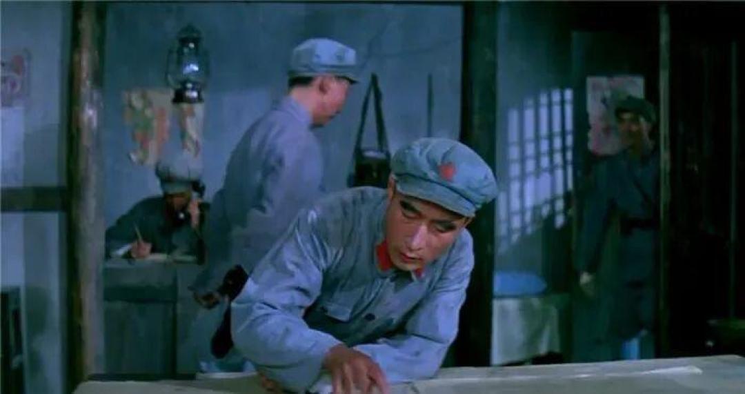十月最火的战争片，是部43年前的老片：修复版《四渡赤水》B站破280万播放，8.8分的“神版”到底神在哪？