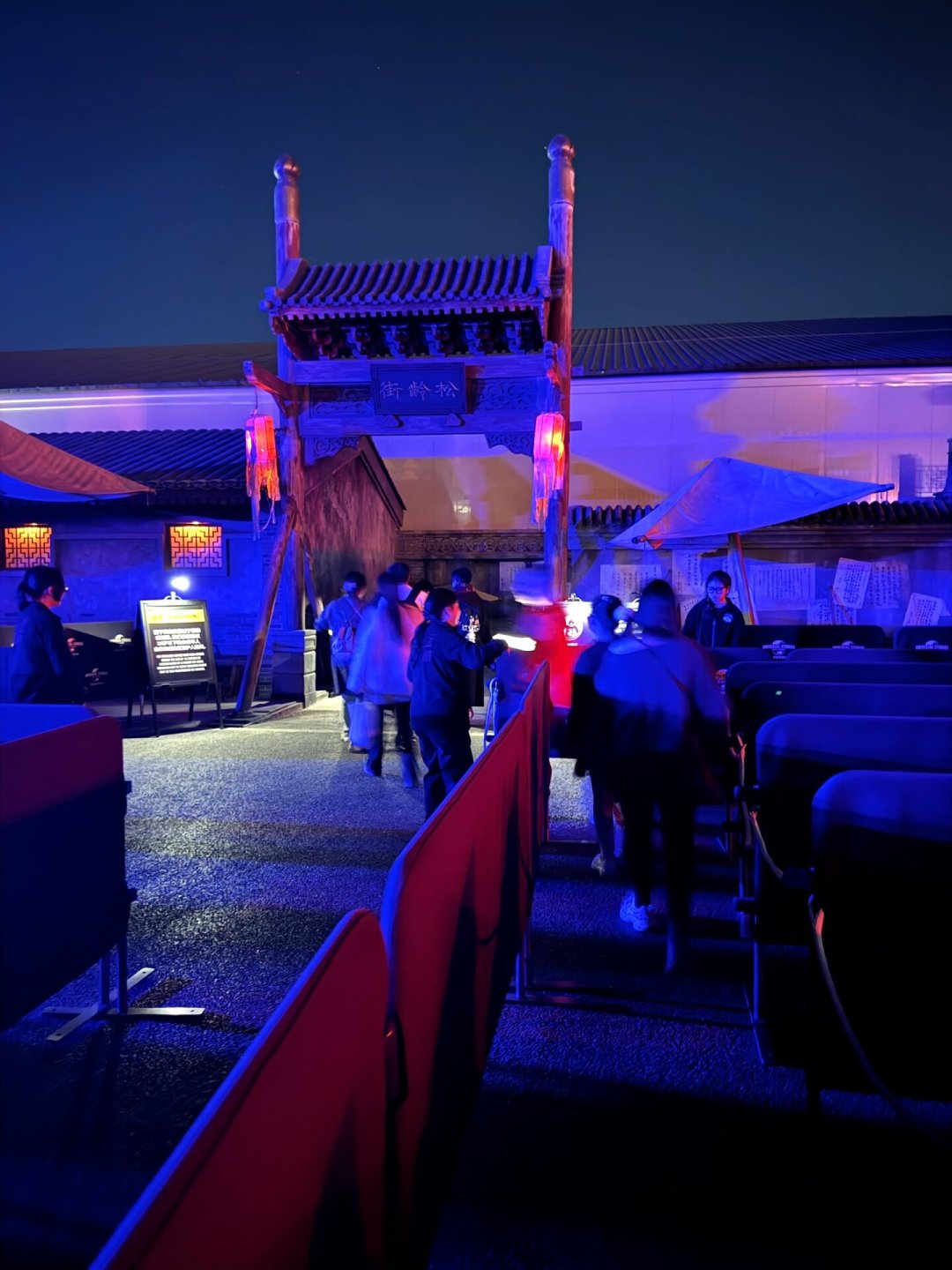 只剩10个有鬼夜:17点开门的鬼屋账、200元起的速通门槛,北环万圣季该冲哪晚