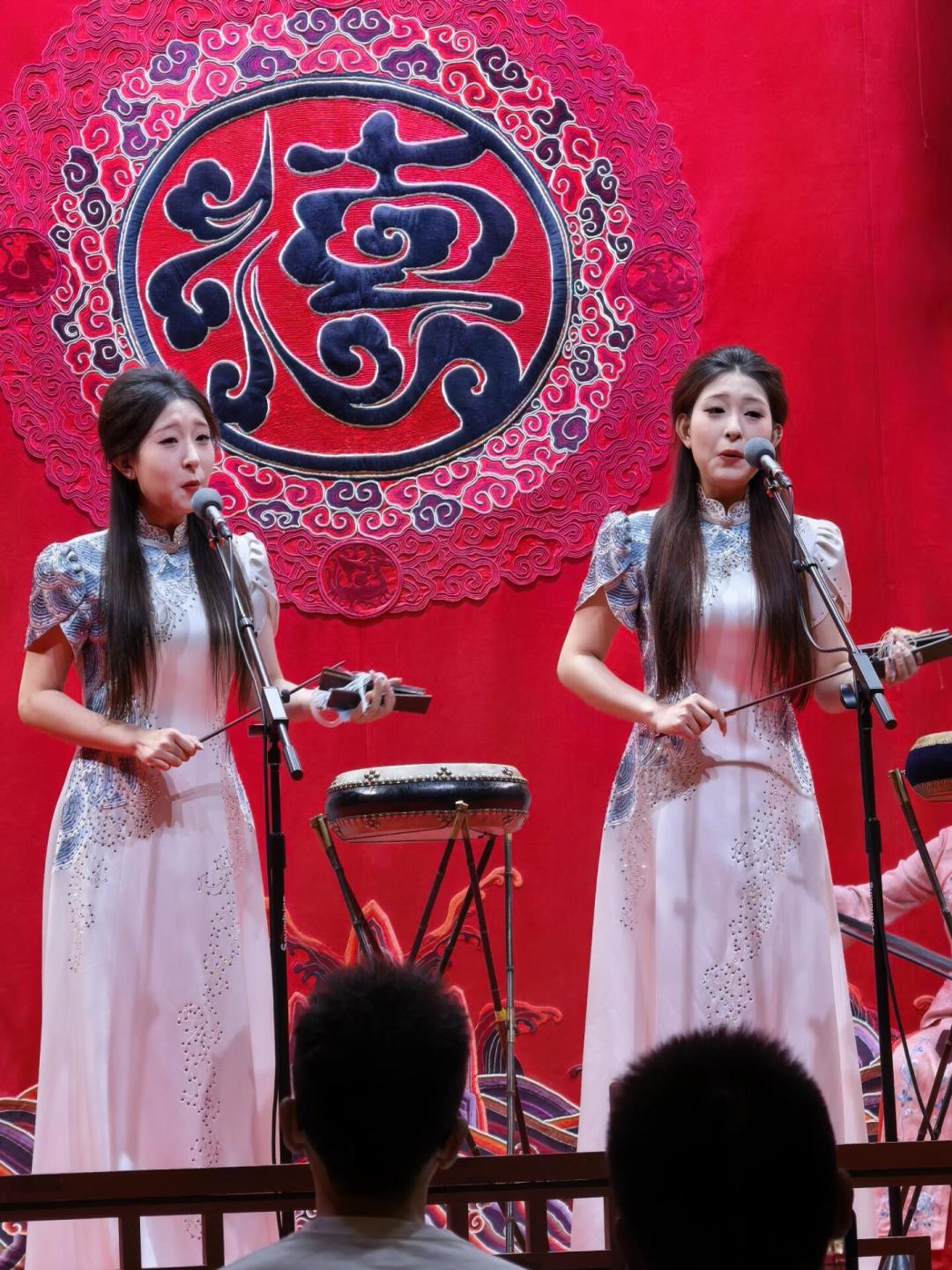 德云鼓曲社业务场上梅花大鼓双人节目与
