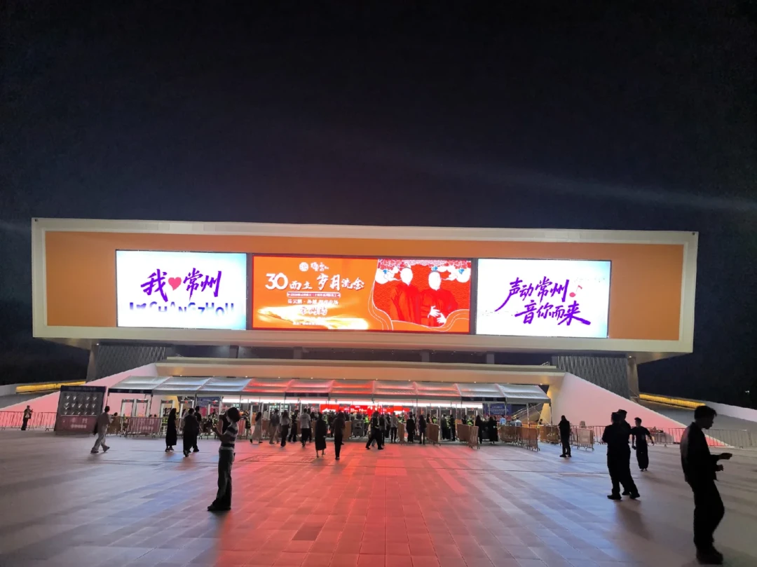 常州为德云社周年庆延长地铁:场子满了,角儿还缺着