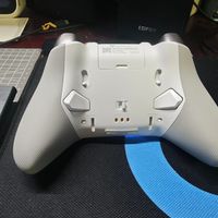 飞智八爪鱼6Pro 699的退货声还没过，八爪鱼4已跌进300档：双11前想要"力反馈扳机"，你可能只能往旧款买
