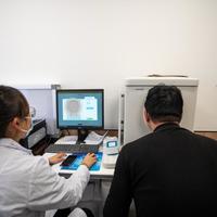 十七日"破平台期解药"新帖已刷出10余条：给减脂几周卡在秤上的你对三遍账——"不掉秤=方案失败"是错的、"少吃硬闯"是反的，最贵的是边排着水边交"解药"溢价