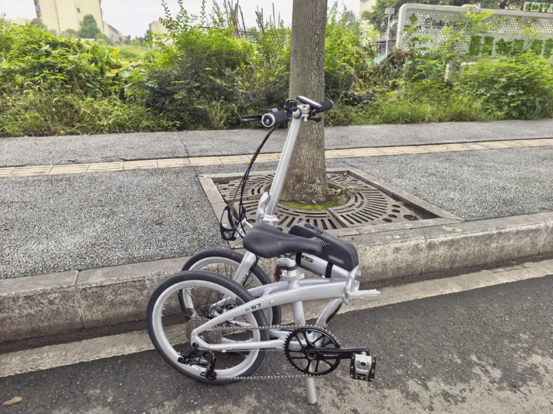 喜德盛W5双十一蹲价,我把22条真实成交价排成了一张表:1100到1898差了近一倍,W7多掏900到底买什么
