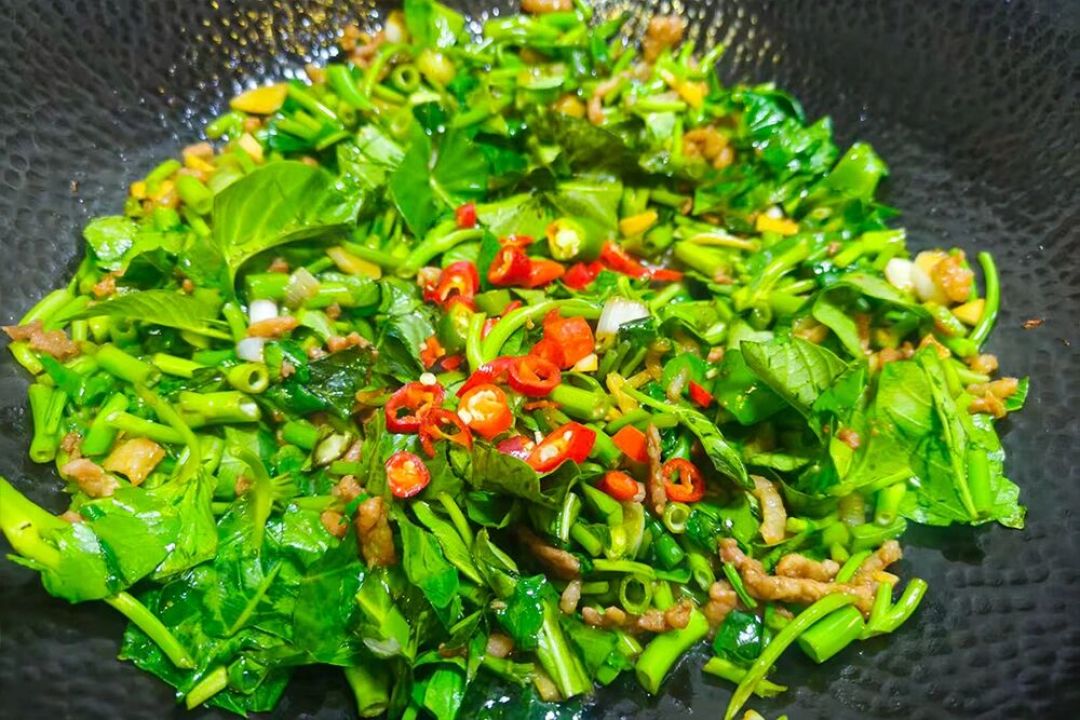 炒青菜总出一锅汤?问题不在菜谱,在家也能炒出锅气