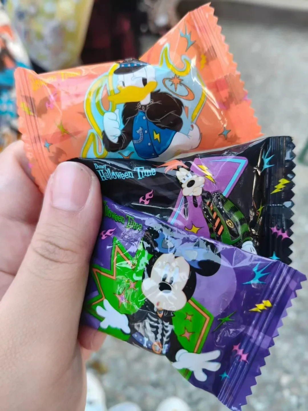 上迪万圣季反派“占领”乐园：10天大派对怎么挑日子才回本