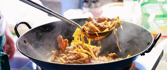 同锅青菜，饭店1分钟你家5分钟：锅气不是玄学，是3个变量