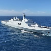 4大登陆舰实弹演练画面曝光：4艘舰官方点名，海域仍未披露