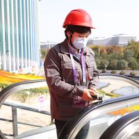 摔断九根肋骨，扶梯却没故障：带娃出门，先纠正这两个乘梯习惯