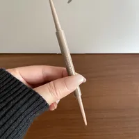 有眼尾沟的眼线画法找到了：两笔，把眼线画进“睁眼可见区”