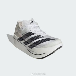 北马女子组根纳赫夺冠战靴评测：顶级碳板跑鞋平民值得买吗？