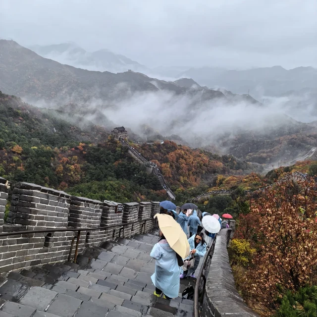 霜降将至，长城开始动真格冷：这周末去爬前，先把呢子大衣收起来