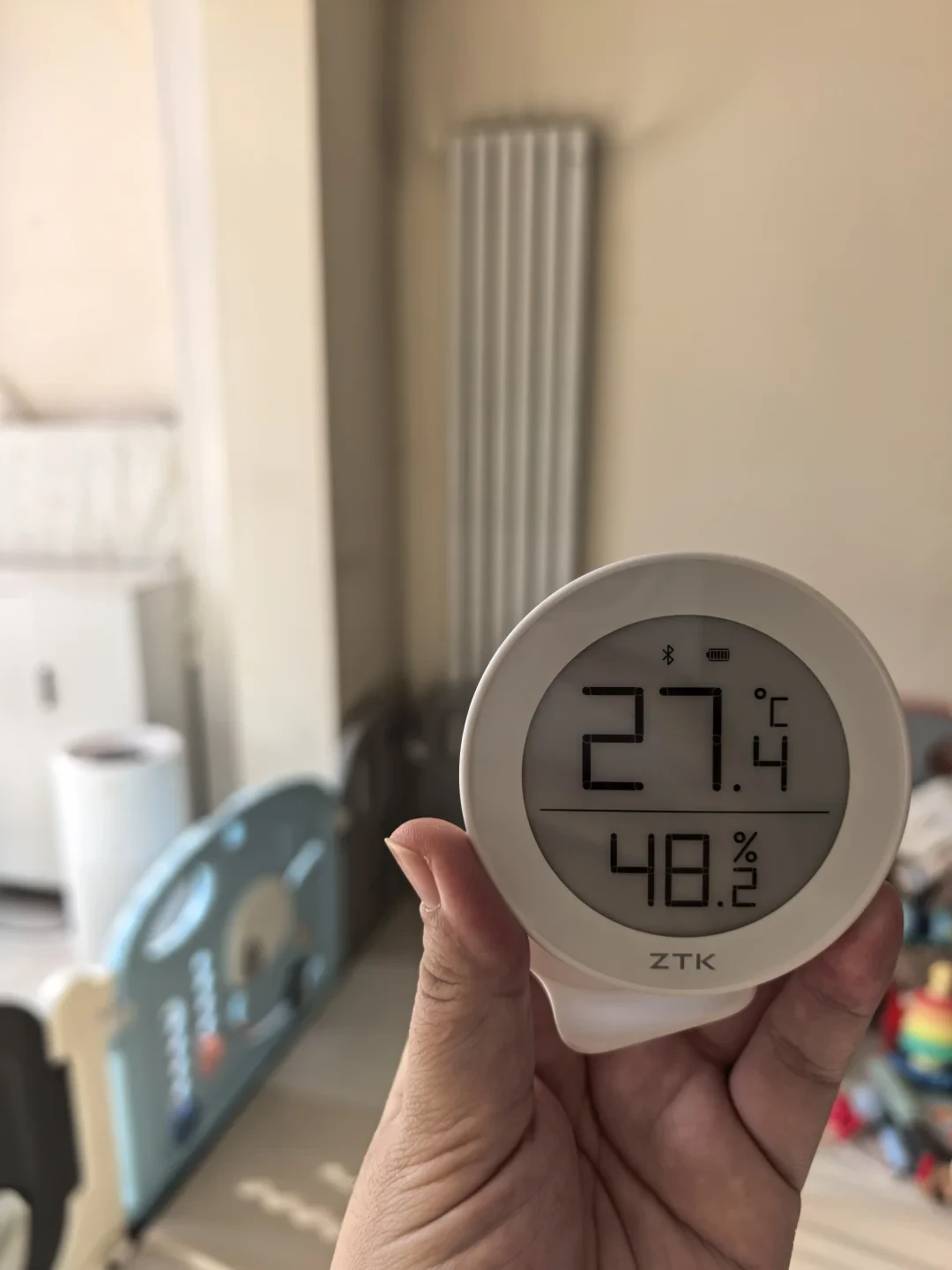 加湿器显示60%,娃床边只有35%:恒湿值不值,先看传感器装在哪