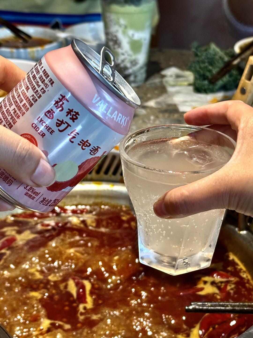 麻辣锅配高度酒,纯属火上浇油
