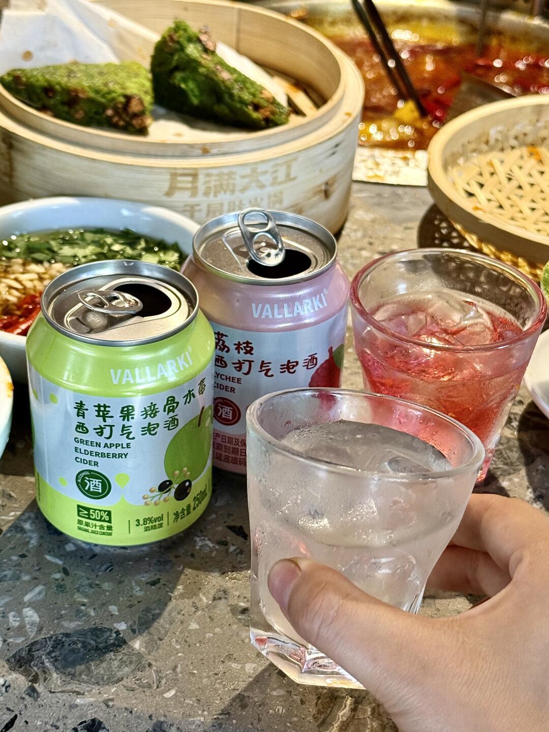 麻辣锅配高度酒,纯属火上浇油