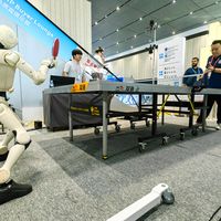 23.5万件AI展品、排队长龙与当场付款：广交会的“热度爆棚”，离成交还有多远？
