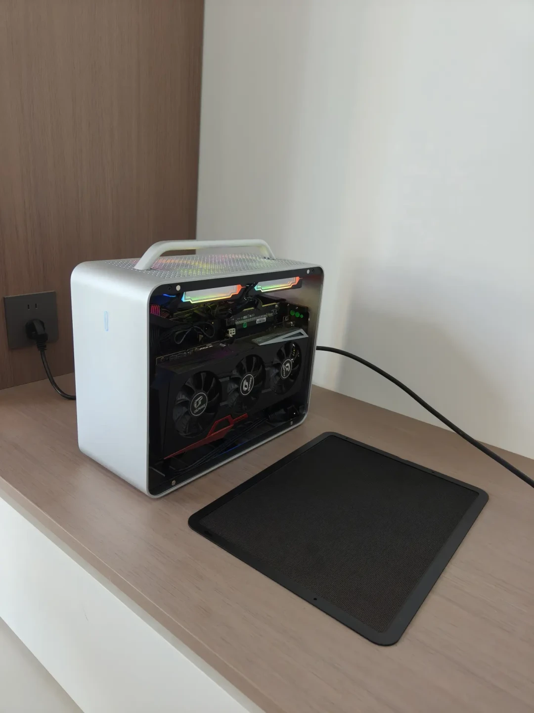 能塞进书包的台式机火了,老玩家却劝「没事少碰ITX」