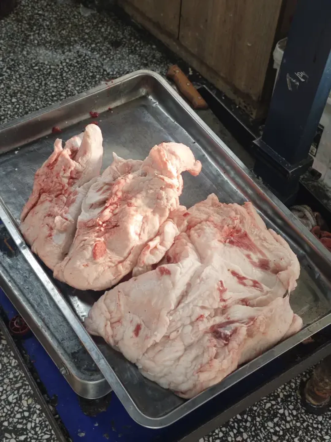 羊肉四年真涨价的第一年:先别急着囤,也先别急着骂店贵,这波羊行情的日历、部位价盘和