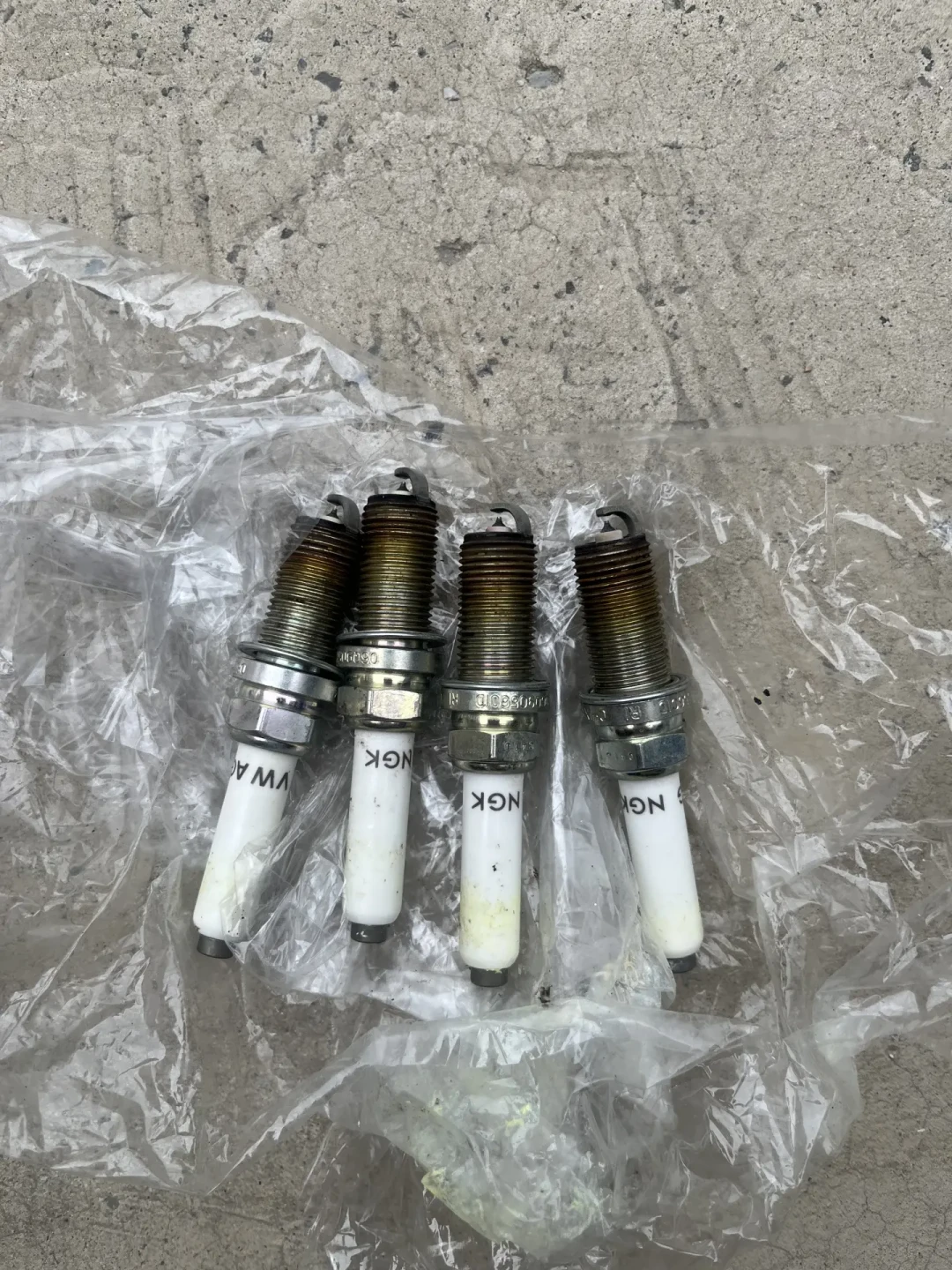 4S催2万、车友顶到12万:换火花塞这事,我只按三本账算
