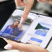 苹果首款折叠屏爆单：iPhone Duo 发货一路排到 2027？