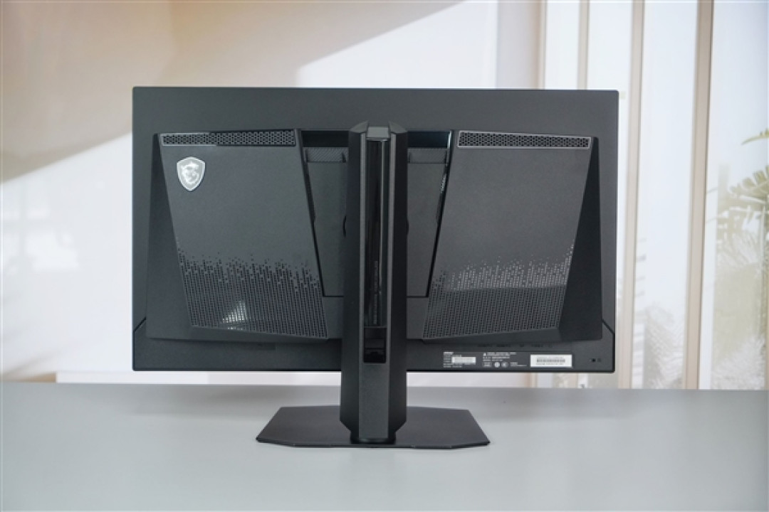 320Hz高刷屏!微星MAG OLED 271QPX32图赏