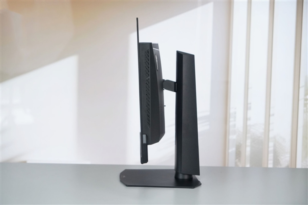 320Hz高刷屏!微星MAG OLED 271QPX32图赏