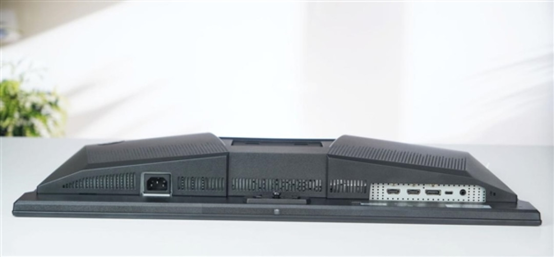 320Hz高刷屏!微星MAG OLED 271QPX32图赏
