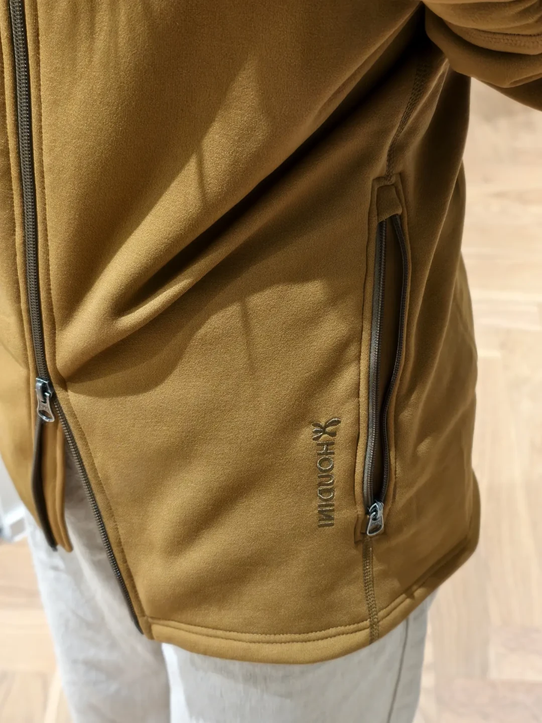 魔术大师和R1 Air的抓绒之争:先承认它俩不是竞品,再吵