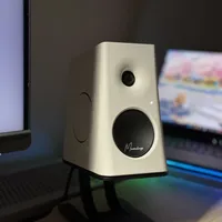 没放歌，新音箱却在滋滋嗡嗡？退不退的关键在关小音量那30秒：摊完16篇帖子和回答，先分三类噪声再花钱，多数修法不到50元
